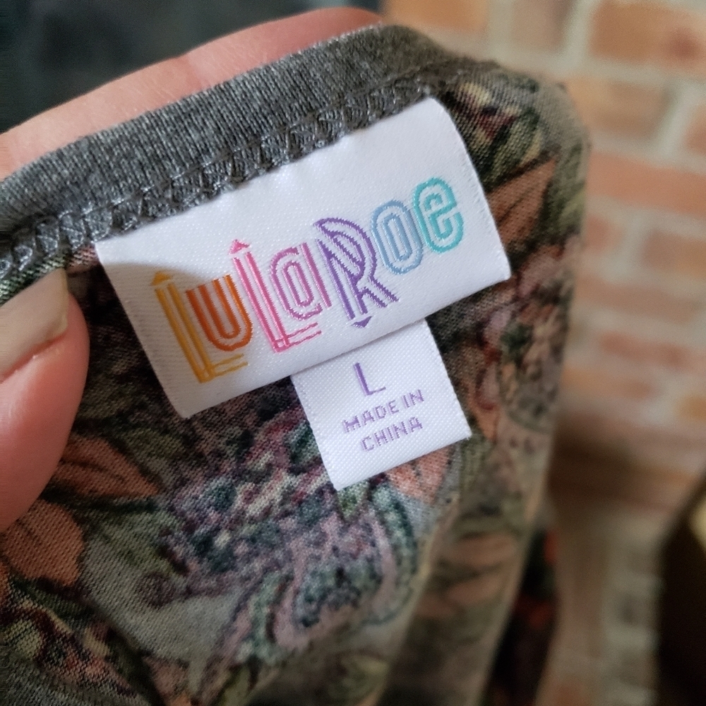 🔥BOGO🔥 Lularoe Randy Shirt - Picture 4 of 5
